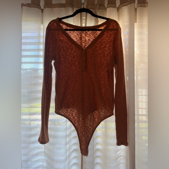 5/$25✨LONG-SLEEVE BODYSUIT - Picture 1 of 2